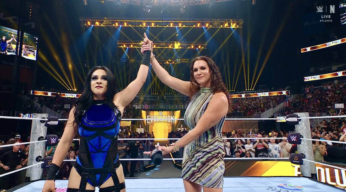 Punkerboy16's tweet image. WHAT A PLE HOLY SHIT IT WAS GREAT 10\10 MAN SO HAPPY THE GIRLS DID GREAT #WWEEvolution #womenswrestling #Evolution2