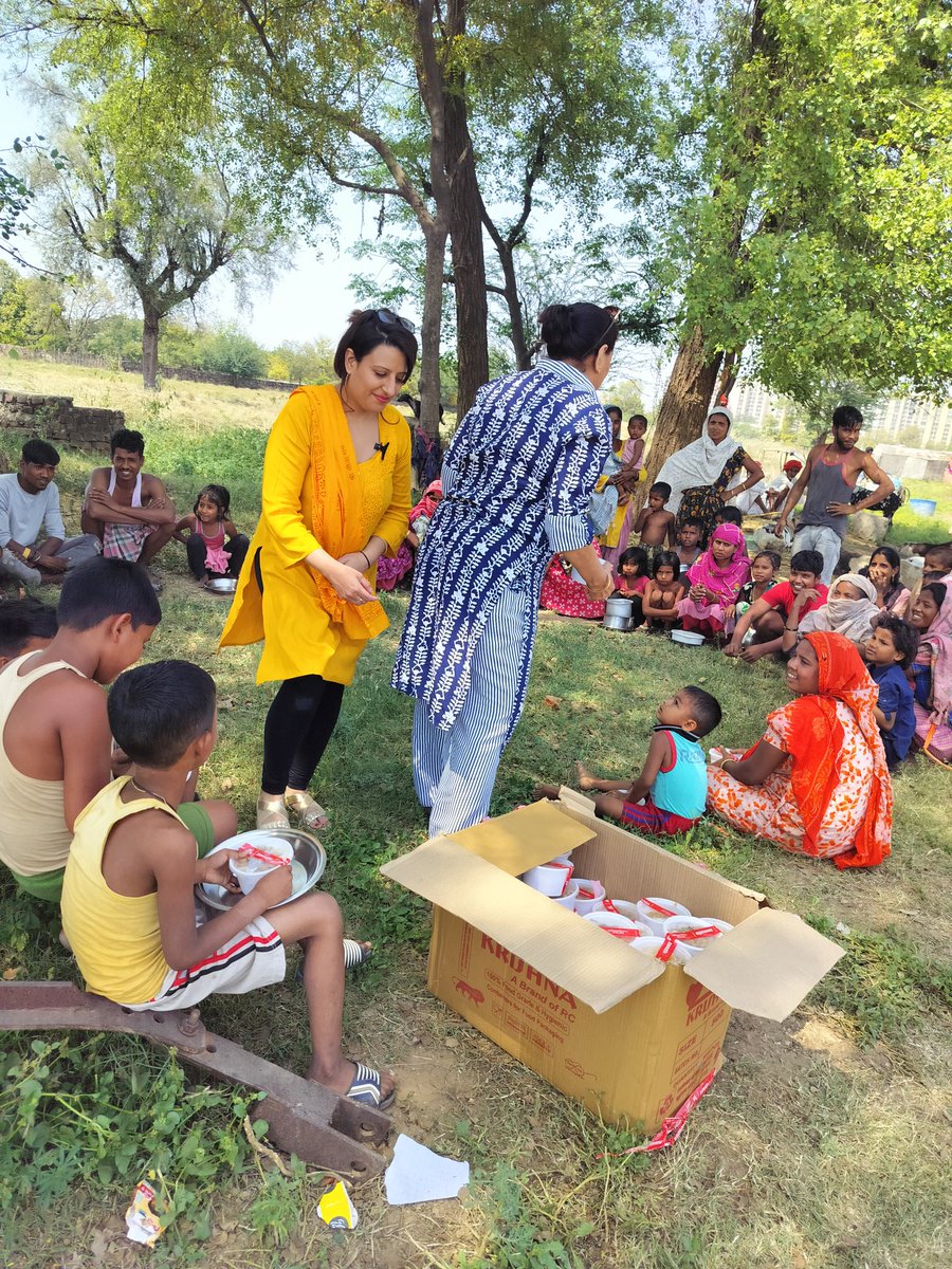 AshaChauhanT's tweet image. #GoodMorning
Embrace #kindness, shun idoltary to precious possession
Reaching out to less privileged makes us humble and grateful. We understand how fortunate we are
Helping them is a way to express gratitude to Almighty God for HIS blessings 🙏
#vss365 #empathy #Compassion