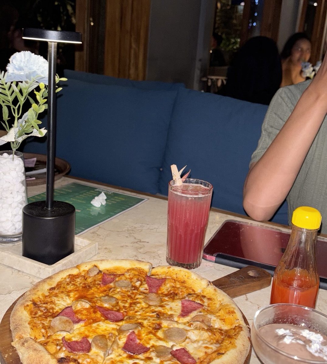 bymavista's tweet photo. POV: You’re on a date with me https://t.co/Acadc6Rzwe