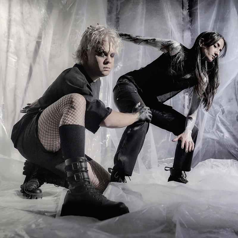 SPILL NEW MUSIC: IRANIAN EXPERIMENTAL DUO AMIN &amp; TARA DIVE INTO THE OBSESSIVE LOOP OF PERFECTIONISM ON DEBUT SINGLE “HOLE” (FEAT. MESHCUT)
spillmagazine.com/99039

#news #newmusic #music #newsong #newrelease #rt #experimental #industrial #alternative #electronic #tehran #iran 🇮🇷