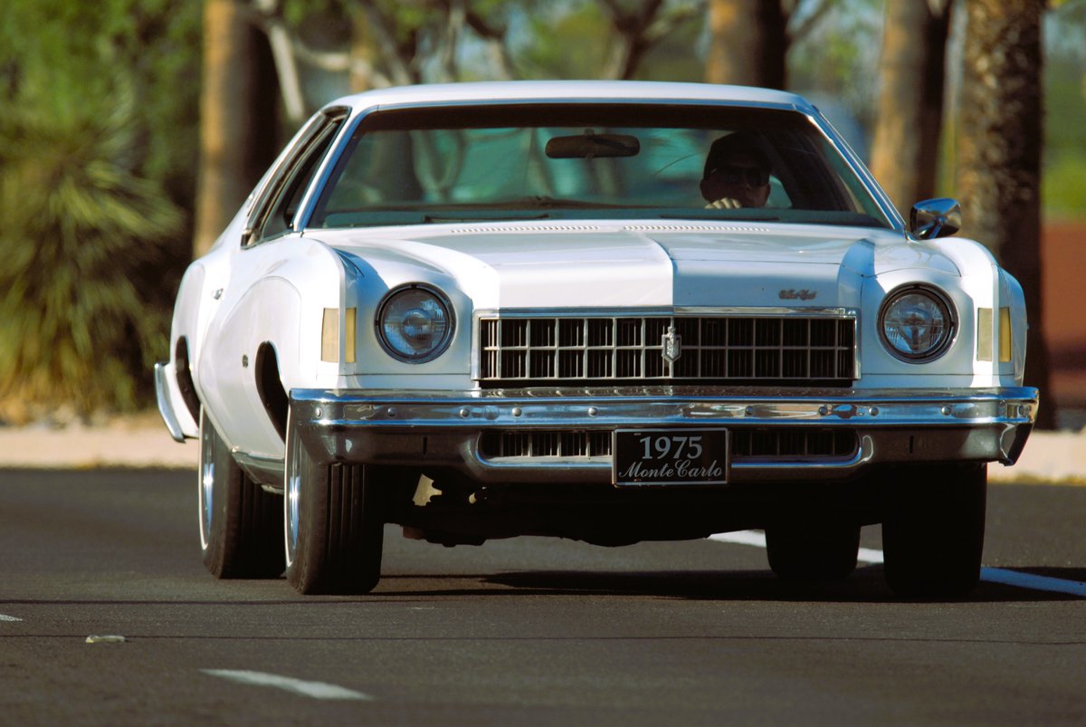 jersnav's tweet image. If your Saturday morning walk takes you down Swan, there may be a fair chance you'll spot this classic on the road. Yesterday was the second time I've seen it out in the last month. #Tucson #cars #chevy #montecarlo #chevrolet