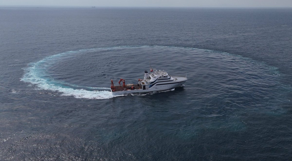China's first intelligent oceanographic research vessel, capable of conducting scientific research and providing engineering support, was officially delivered on Sunday in east China's Shanghai. The 81.5-meter-long, 15-meter-wide, 2,000-tonne-class vessel can accommodate 45