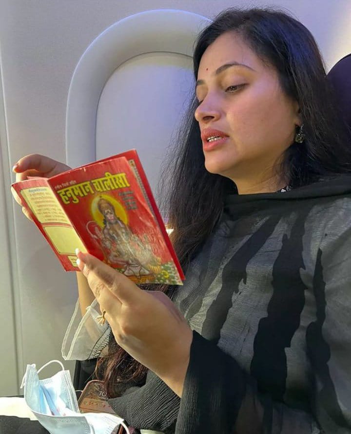 मै निडर होकर सनातन धर्म के लिए खड़ी हूँ और आप सभी फॉलो तक नहीं करते आखिर क्यों ?  सभी से ट्विटर पर जुड़ना चाहती हूं। सभी सनातनी रिपोस्ट, फॉलो कर जरूर जुड़े...🙏❤

जय श्री राम...। ❤🙏