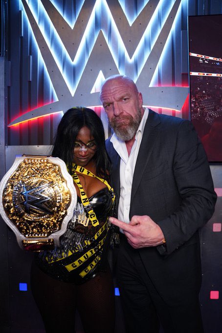 A foto com o Triple H chegou pra Naomi! 🩷