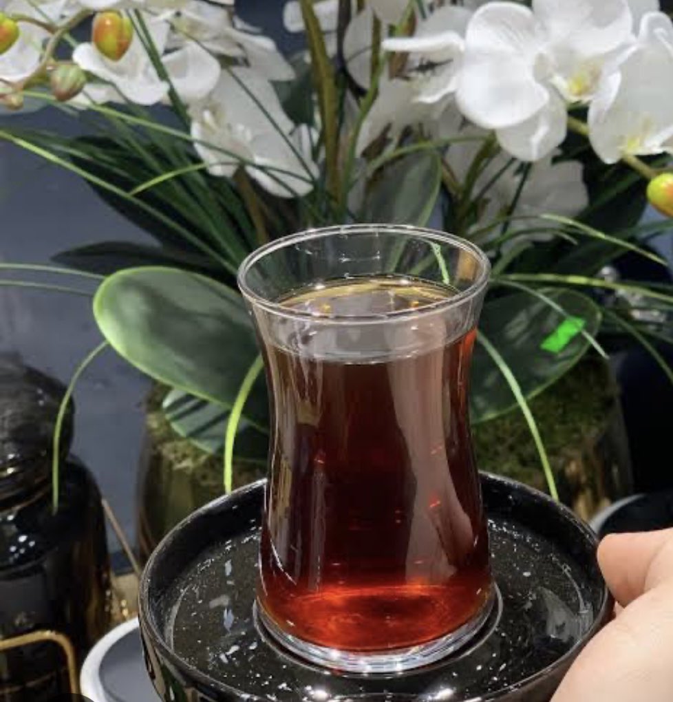 Çaylarımıza umut karıştırarak ve gülerek eskitelim günümüzü…

#günaydın dostlar