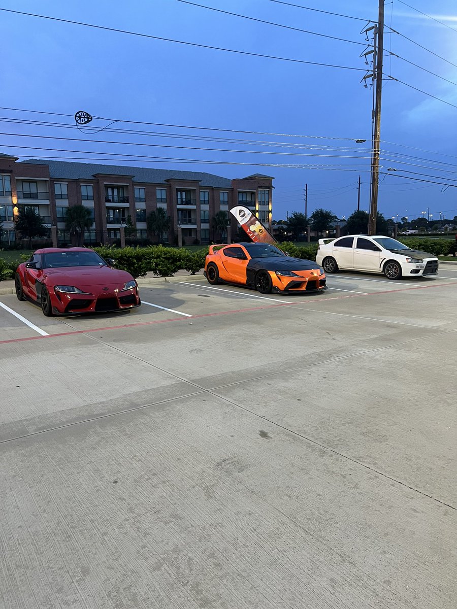 _Posters's tweet image. Social distancing