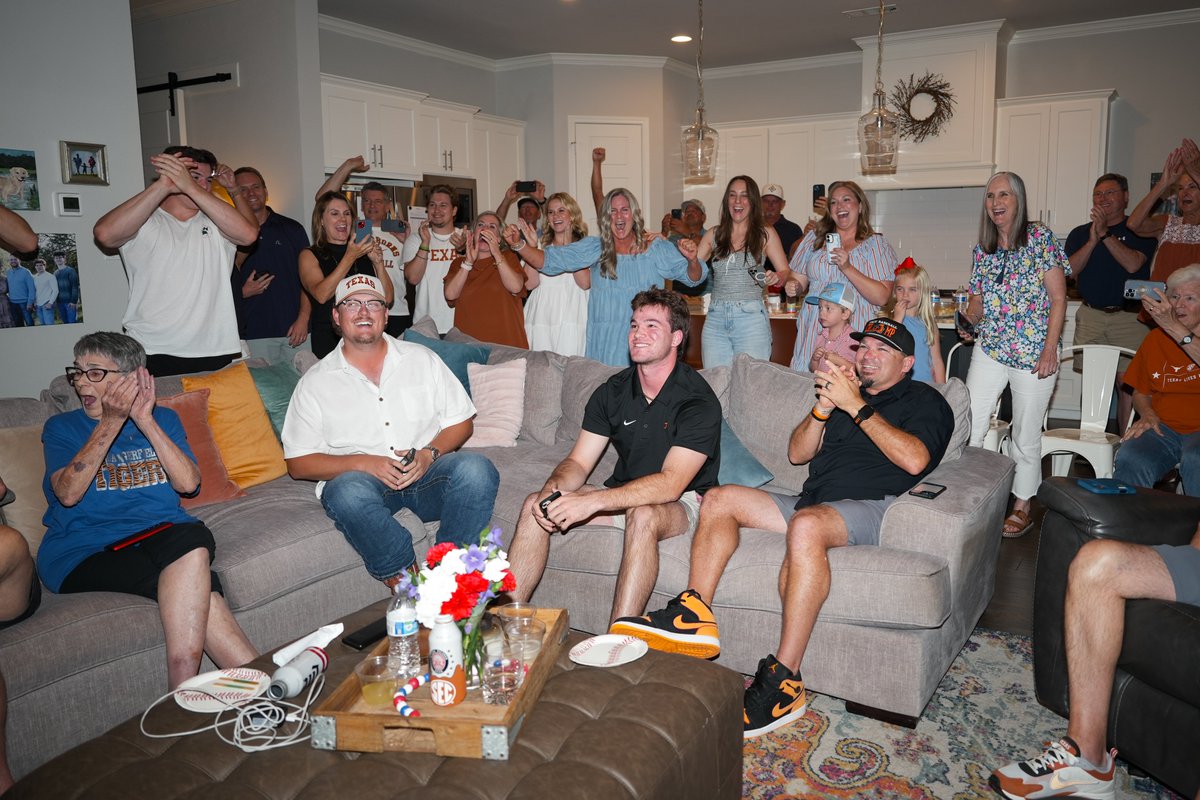 TexasBaseball's tweet image. when a dream becomes reality 馃
#HookEm | @BelyeuMax | @Rockies
