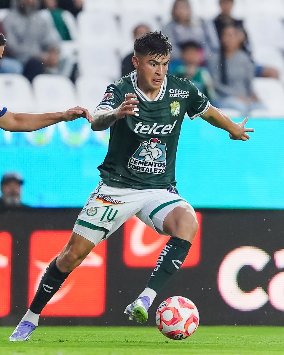 •Buena técnica 
•Buena retención de balón
•Buen posicionamiento 
•Buen remate 
•Buena condición 
•Buena movilidad 

Todo eso le falta a Etson Ayon 🔥