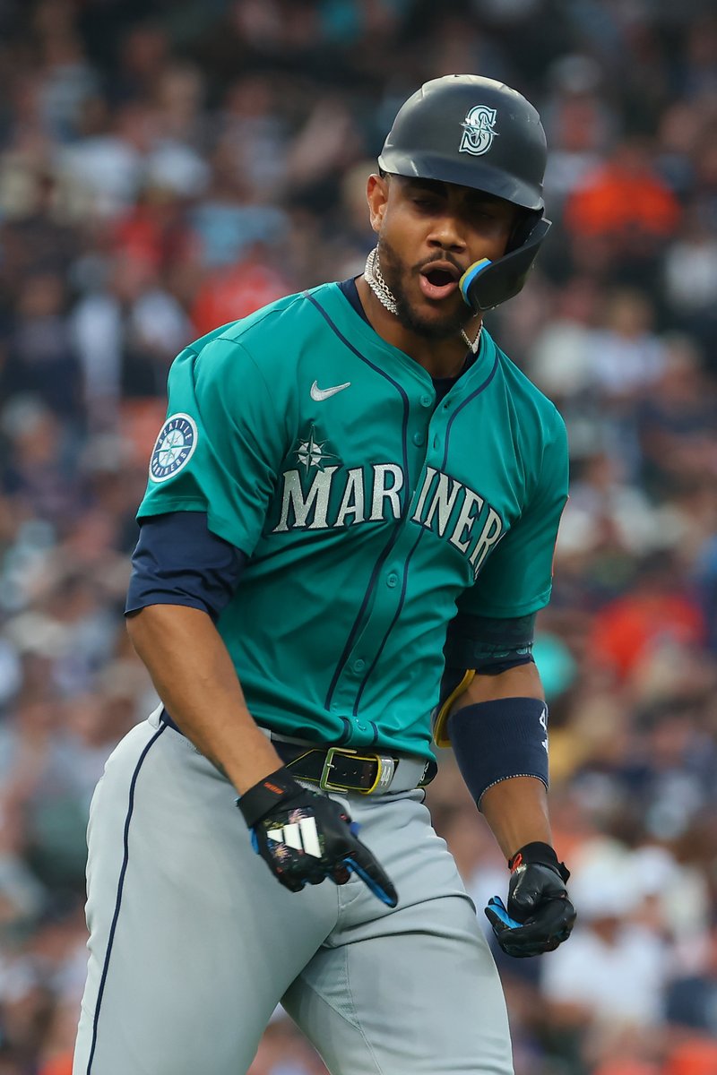 OptaSTATS's tweet image. The @Mariners' Julio Rodriguez had 17 total bases, 4 walks and 2 steals over this weekend's three-game series in Detroit. Two other players in the modern era have reached those numbers in a three-game series, Barry Bonds in 1987 and Mike Schmidt in 1975.