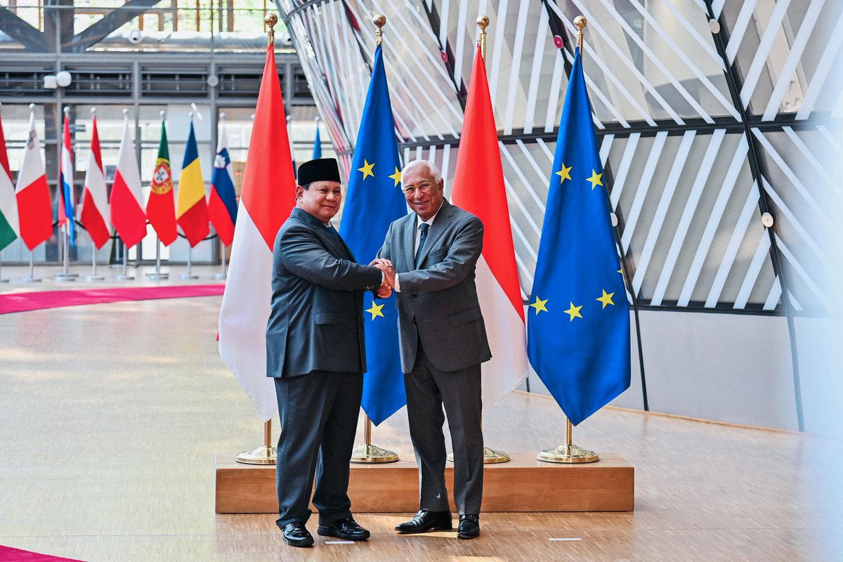 Prabowo Subianto (@prabowo) on Twitter photo Dalam lawatan kenegaraan saya ke Belgia, saya berkesempatan bertemu dengan Presiden Dewan Eropa, <a href="/eucopresident/">António Costa</a>. Dalam pertemuan tersebut, beliau menyampaikan apresiasi atas tercapainya Perjanjian Kemitraan Ekonomi Komprehensif (CEPA) setelah proses negosiasi selama satu dekade. Dalam lawatan kenegaraan saya ke Belgia, saya berkesempatan bertemu dengan Presiden Dewan Eropa, <a href="/eucopresident/">António Costa</a>. Dalam pertemuan tersebut, beliau menyampaikan apresiasi atas tercapainya Perjanjian Kemitraan Ekonomi Komprehensif (CEPA) setelah proses negosiasi selama satu dekade.