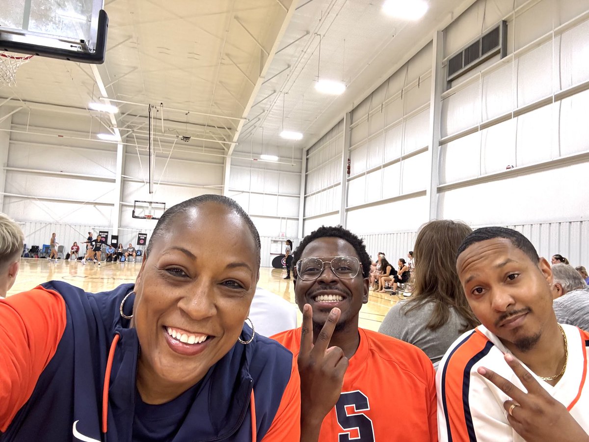CuseCoachJack's tweet image. Me and my guys out on the road this weekend. 🤗🍊