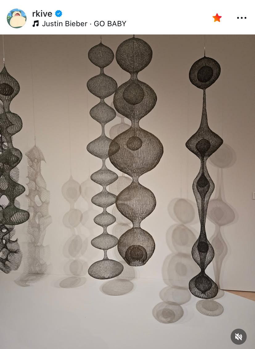 KNJsSource's tweet photo. #RM went to the San Francisco Museum of Modern Art (SFMOMA) in California.

He shared pieces from ‘Ruth Asawa: Retrospective’, the first posthumous exhibition to present the full scope of her six-decade career.

🔗https://t.co/PZMMs5rLij https://t.co/dgczE4lIYu