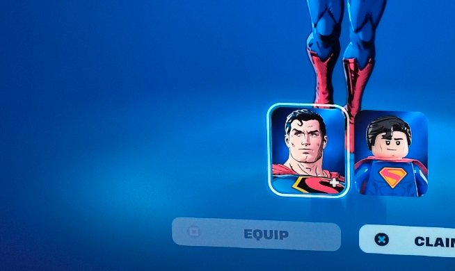 Jascicle's tweet photo. @FortniteStatus I'm so upset, I worked hours to get Superman just to not be able to equip either skin😞 please fix this. #Superman #Fortnite #fortnitebug https://t.co/EsW433QQCD