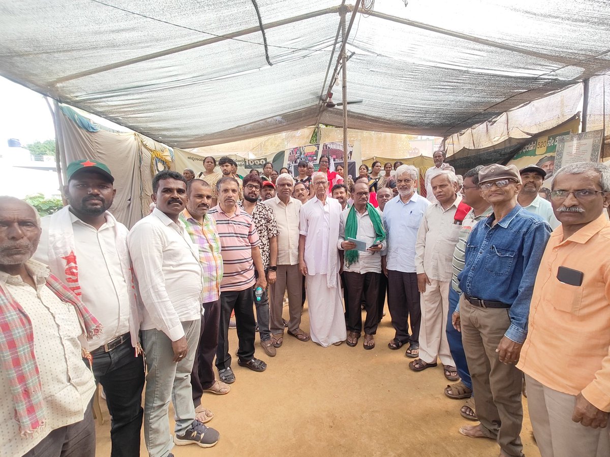 GowtamNarayan's tweet image. KIADB ದೇವನಹಳ್ಳಿಯ 13 ಹಳ್ಳಿಗಳ  ಭೂಸ್ವಾಧೀನ ಪ್ರಕ್ರಿಯೆ ವಿರೋಧಿಸಿ ನಡೆಯುತ್ತಿರುವ ರೈತರ ಹೋರಾಟದಲ್ಲಿ ಜೊತೆ ಯಾದಾಗ...#devanahalli #formerprotest #ದೇವನಹಳ್ಳಿ #ರೈತರಹೋರಾಟ