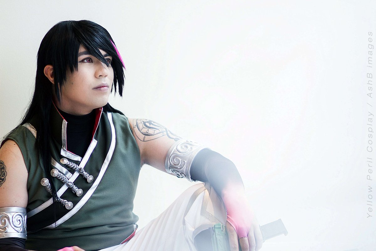 thewitchknight's tweet image. Sometimes I remember this cosplay shoot and the joy I felt thinking I looked pretty, and then immediately went "Okay but yeah I'm still a guy like Lie Ren's a dude haha"