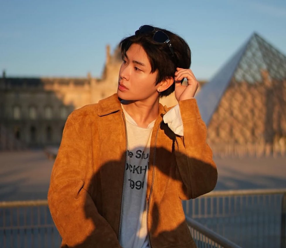 owof27's tweet photo. ยังกะพระเอกหนังรักโรแมนติก ชอบมู้ดจัง🌆🤎 https://t.co/uorg6ZiFAv