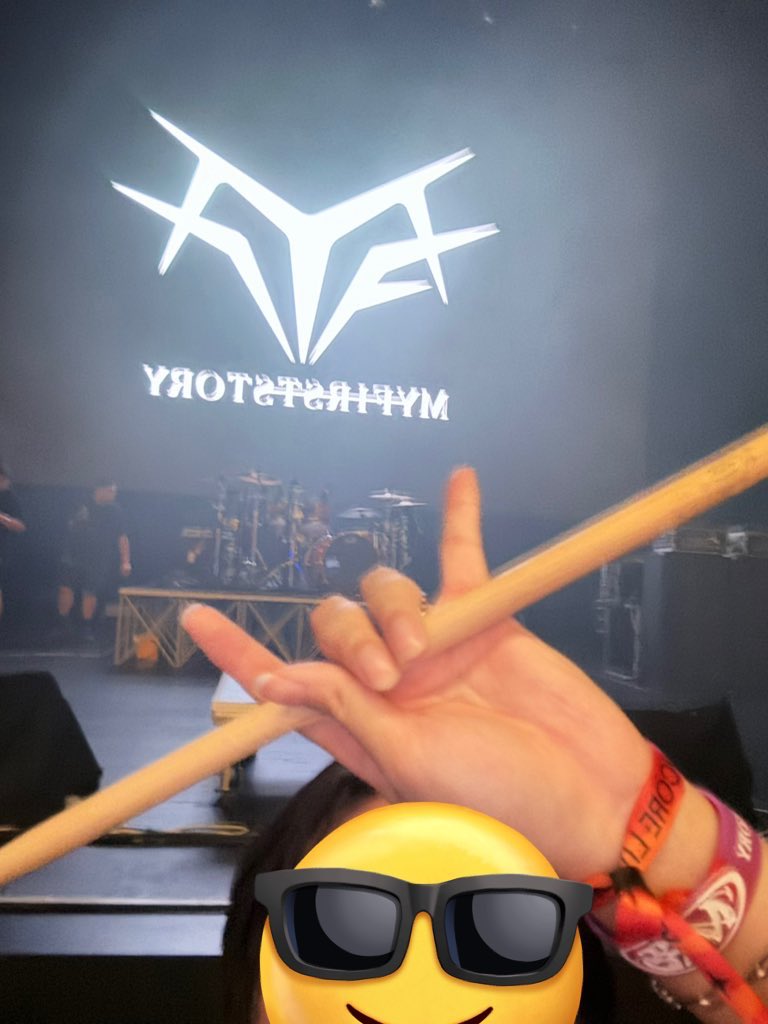 首が痛すぎて無理

i am in PAIN at work

but i got <a href="/kidz_mfs/">Kid'z_MY FIRST STORY</a> 's drumstick so all good