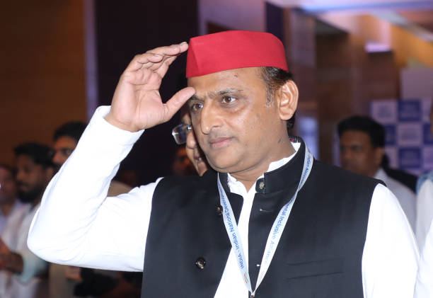 कल पीडीए के नेता श्री Akhilesh जी का और कथावाचक अनिरुद्धाचार्य जी का वार्तालाप सुनने के बाद तथाकथित कथावाचक बाबा जो महाराज बनकर धर्म का व्यापार कर रहे हैं वो अखिलेश जी से संवाद और सवाल करने से पहले सौ बार सोचेंगे।