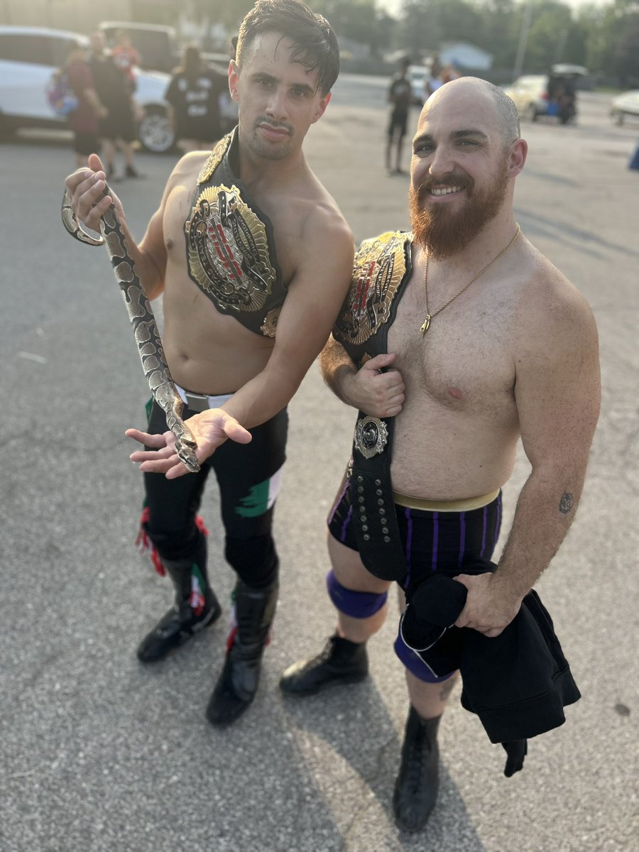 NEW <a href="/ucwslammer/">UCW</a> tag campione!!!! 

And yes, that snake is real ! 🐍