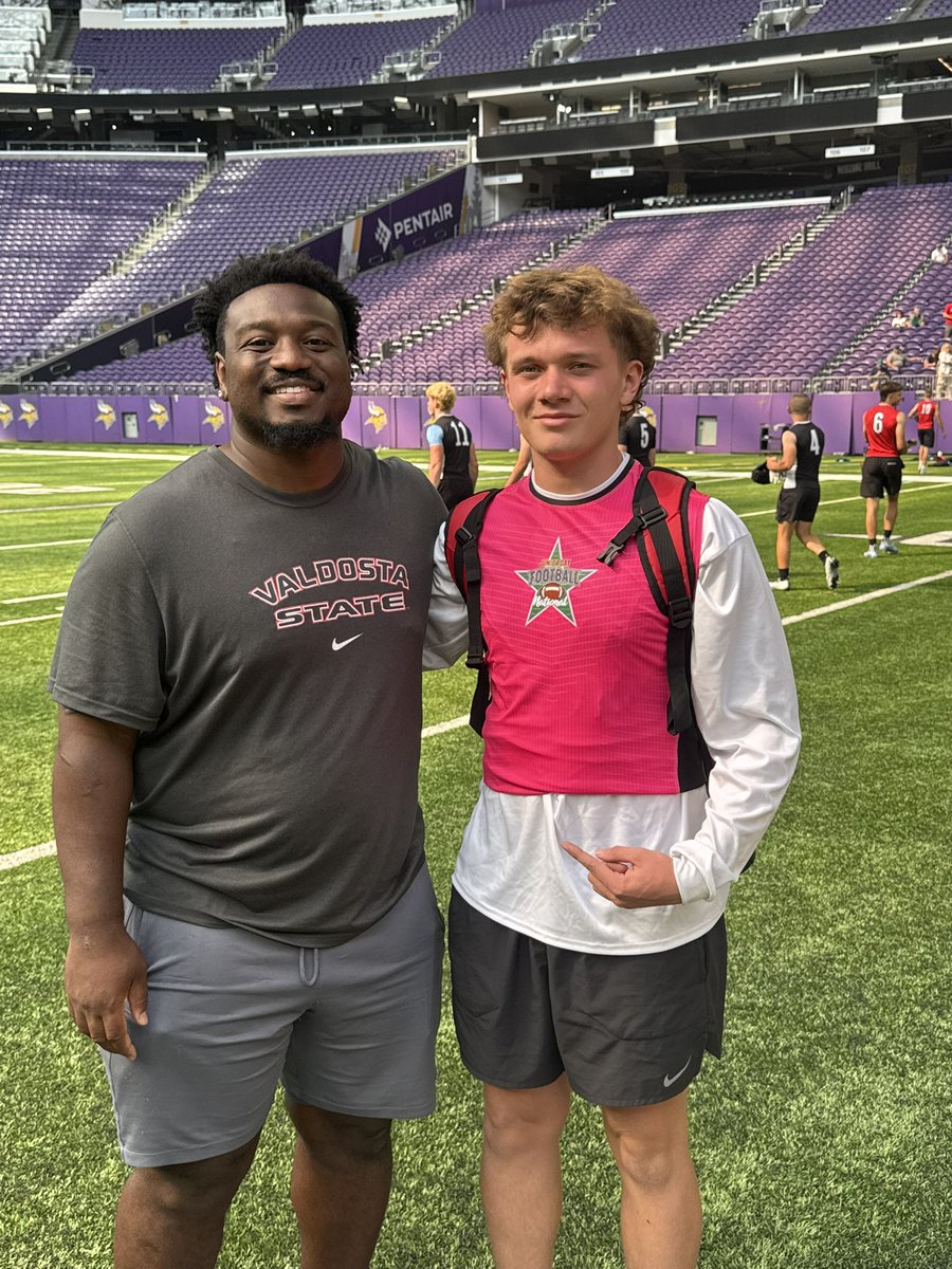 jackson_ur965's tweet photo. I’m so blessed to be invited and have the opportunity to go compete at the Junior Day Football National showcase. Got to meet coaches and players across the country. I appreciate that I was able to learn from coach @raydevezin. 
@coachmslaughter @CoachEddieBaker @brightonhighsc1 https://t.co/5V6hIxmX8i