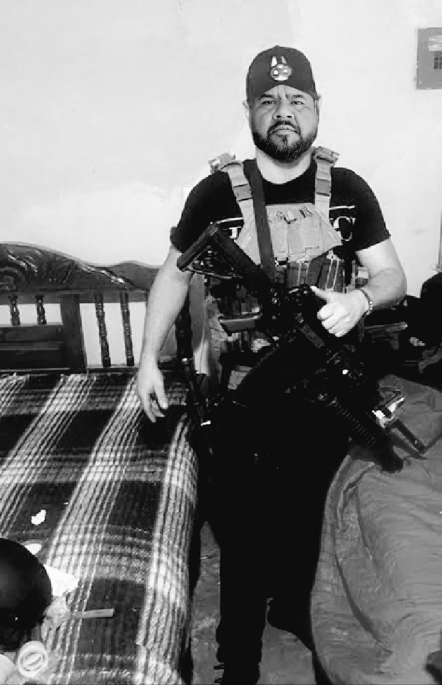 TorresAlbe79487's tweet photo. ¡este es el cobarde que le habría quitado la vida a karla ,la joven azecinada este sábado por la madrugada,en la colonia oblatos,en guadalajara de nombre "Jesús hernandez"alias "comandante chuyon" su familia exige !justicia por karla!y todo el peso de la ley https://t.co/0XI9Fy6fgV