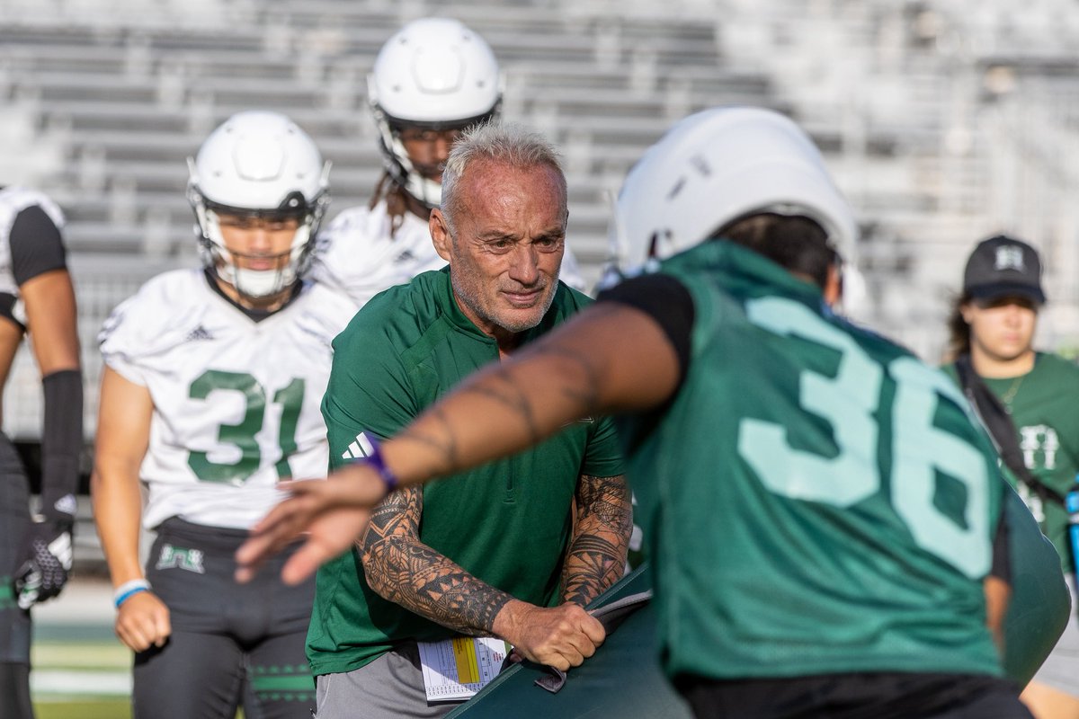 Ku'ulei (@kuuleiagbayani) on Twitter photo GUEST ALERT: It will be a #HawaiiFB Monday as defensive line coach <a href="/Jeff_Reinebold/">Jeff Reinebold</a> is scheduled to join <a href="/MichaelLasquero/">Michael Lasquero</a> and I in studio! Listen or watch live at 8 a.m. HT on <a href="/HIsportsradio/">Hawai'i Sports Radio</a> 🤙
📻 95.1 FM • AM 760
🔊 hawaiisportsradio.com
📺 youtube.com/live/GtoRaouVt… GUEST ALERT: It will be a #HawaiiFB Monday as defensive line coach <a href="/Jeff_Reinebold/">Jeff Reinebold</a> is scheduled to join <a href="/MichaelLasquero/">Michael Lasquero</a> and I in studio! Listen or watch live at 8 a.m. HT on <a href="/HIsportsradio/">Hawai'i Sports Radio</a> 🤙
📻 95.1 FM • AM 760
🔊 hawaiisportsradio.com
📺 youtube.com/live/GtoRaouVt…