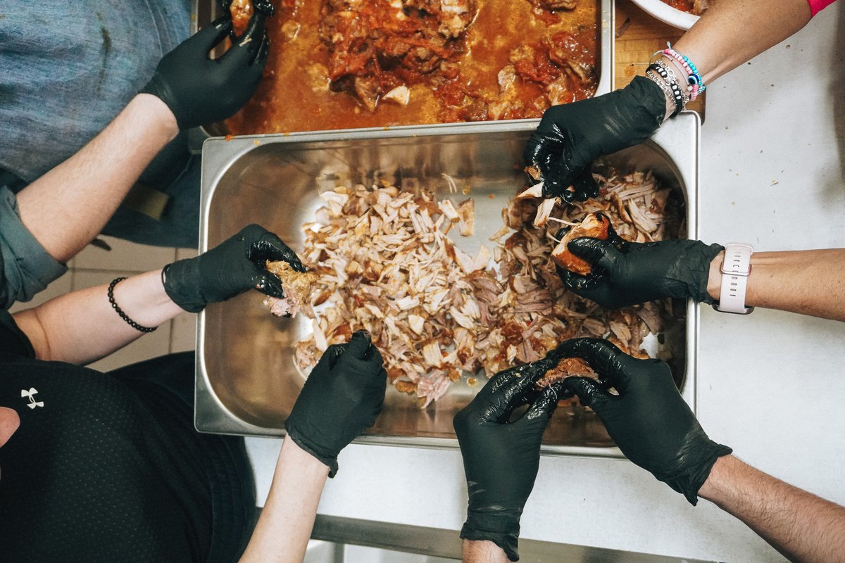 Hands on, heart in. ❤️‍🔥
This is what real food looks like — slow-cooked pork from our own farm, hand-pulled with care and teamwork.
No shortcuts, no machines, just honest ingredients and people who love what they do.
🔪 63% pork, 100% effort
🌿 With herbs, white wine &amp; pork