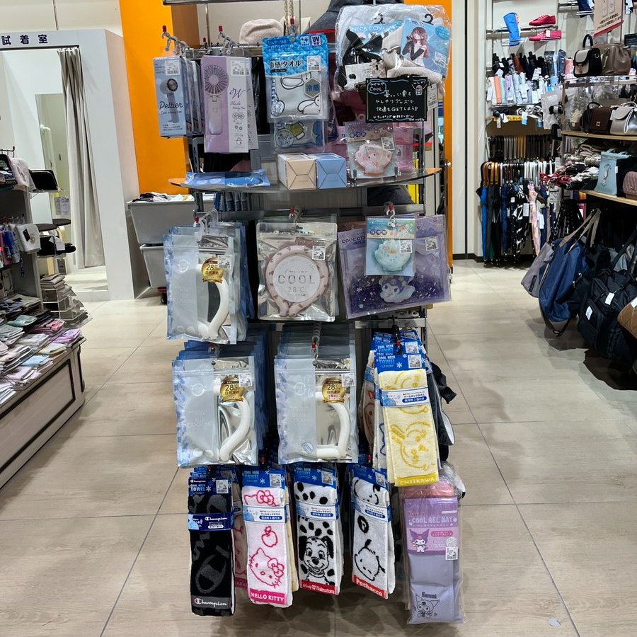 今年の夏も暑くなりそうですね☀️
猛暑対策はこれで完璧❗️
夏を快適に過ごすクールグッズ🧊
ネッククールリング、クールタオル、ハンディーファン等クールグッズを多数取り揃え中✨
店頭でチェックしてみてね👀