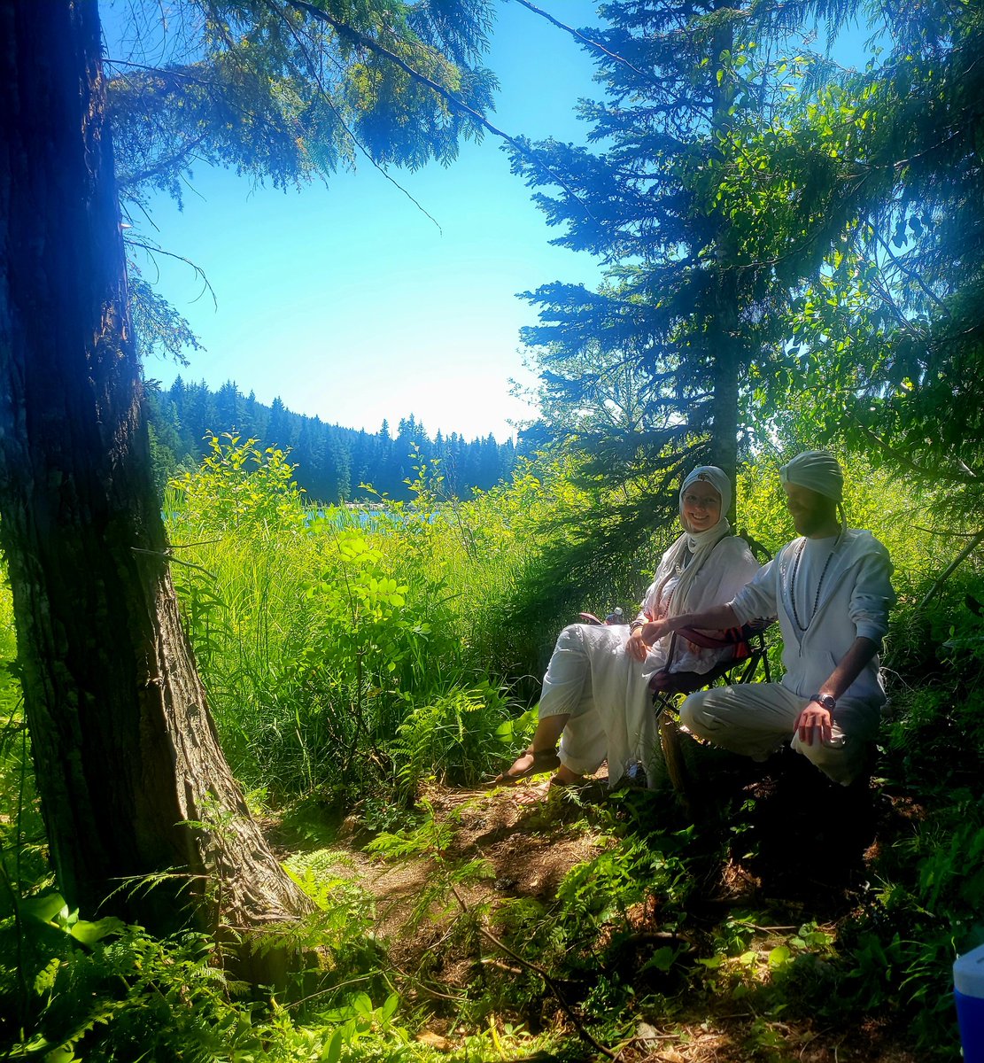 Fellowshiping in NATURE 🌲⛰️at a High Mnt Lake in the Cascades with a lot of people.
TMH'S provided a space privately away from the hoards.
I was Grateful...
Th Ankh Yah
13 Love ❤️