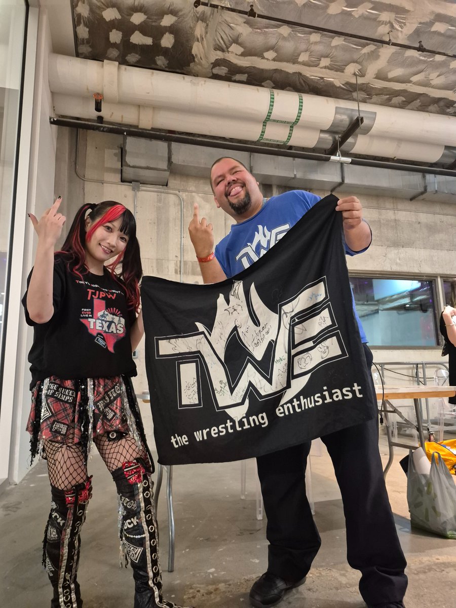 TWEERICP's tweet image. WHO'S THE CUTEST IN THE WORLD? ITOH-CHAN!!!
WHO'S THE MOST HANDSOME WRESTLING ENTHUSIAST IN THE WORLD? ERIC-SAN!!!!!
Thank You Maki!
@maki_itoh