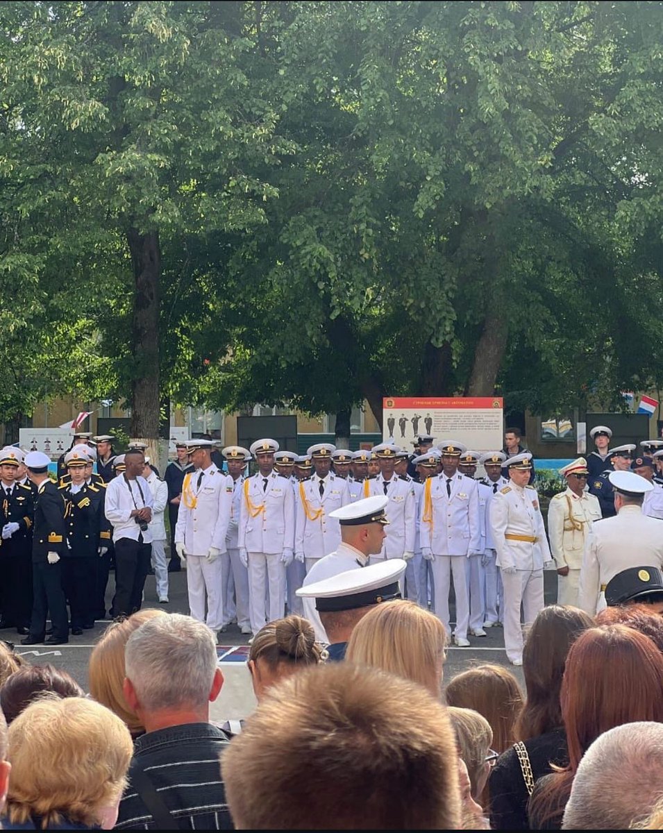 Ethiopian student Biniam Yohannes earns gold medal for academic excellence in Nuclear, Biological, and Chemical Engineering at St. Petersburg University. #EthiopiaProud #Physics #Engineering