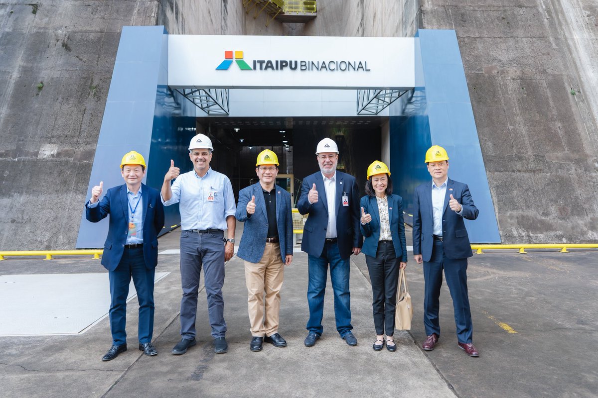 chia_lung's tweet image. The Itaipu binational , the world’s third-largest, powers Paraguay with abundant clean energy. It will play a key role in Taiwan-Paraguay cooperation by supplying green electricity to future Taiwanese-invested factories at the #Taiwan -#Paraguay Smart Technology Park.…