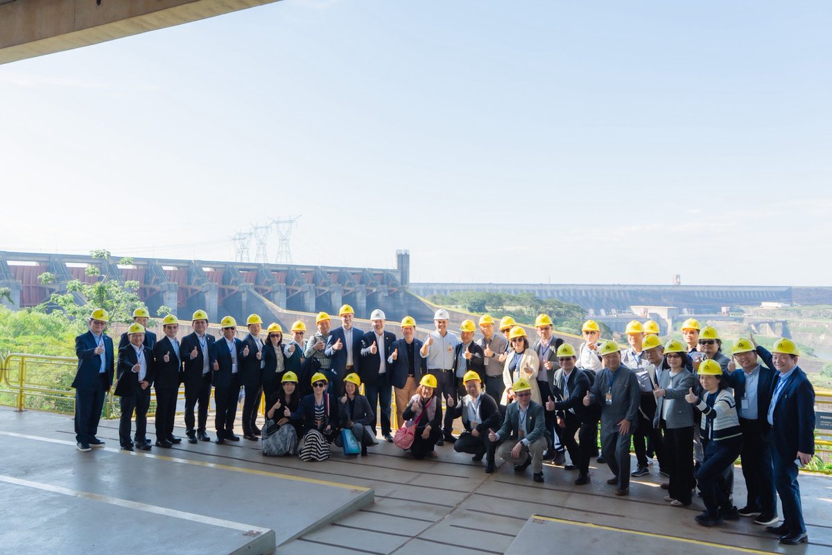 chia_lung's tweet image. The Itaipu binational , the world’s third-largest, powers Paraguay with abundant clean energy. It will play a key role in Taiwan-Paraguay cooperation by supplying green electricity to future Taiwanese-invested factories at the #Taiwan -#Paraguay Smart Technology Park.…
