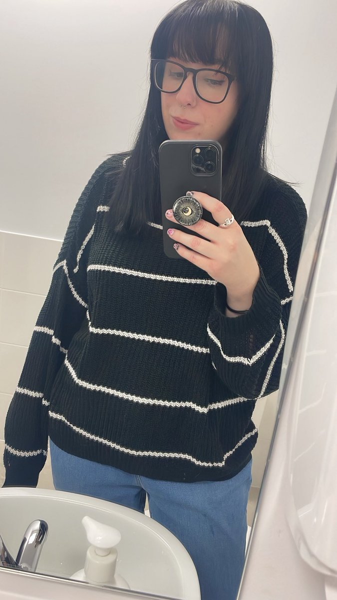 heart_explodes's tweet image. last selfie is u on the outside
last meme is u on the inside