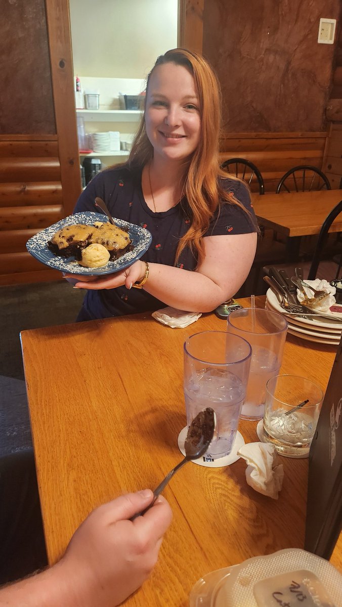 LoveLipids's tweet image. And her future in-laws stopped by as well. Dessert was great.
