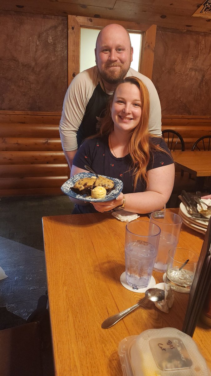 LoveLipids's tweet image. And her future in-laws stopped by as well. Dessert was great.