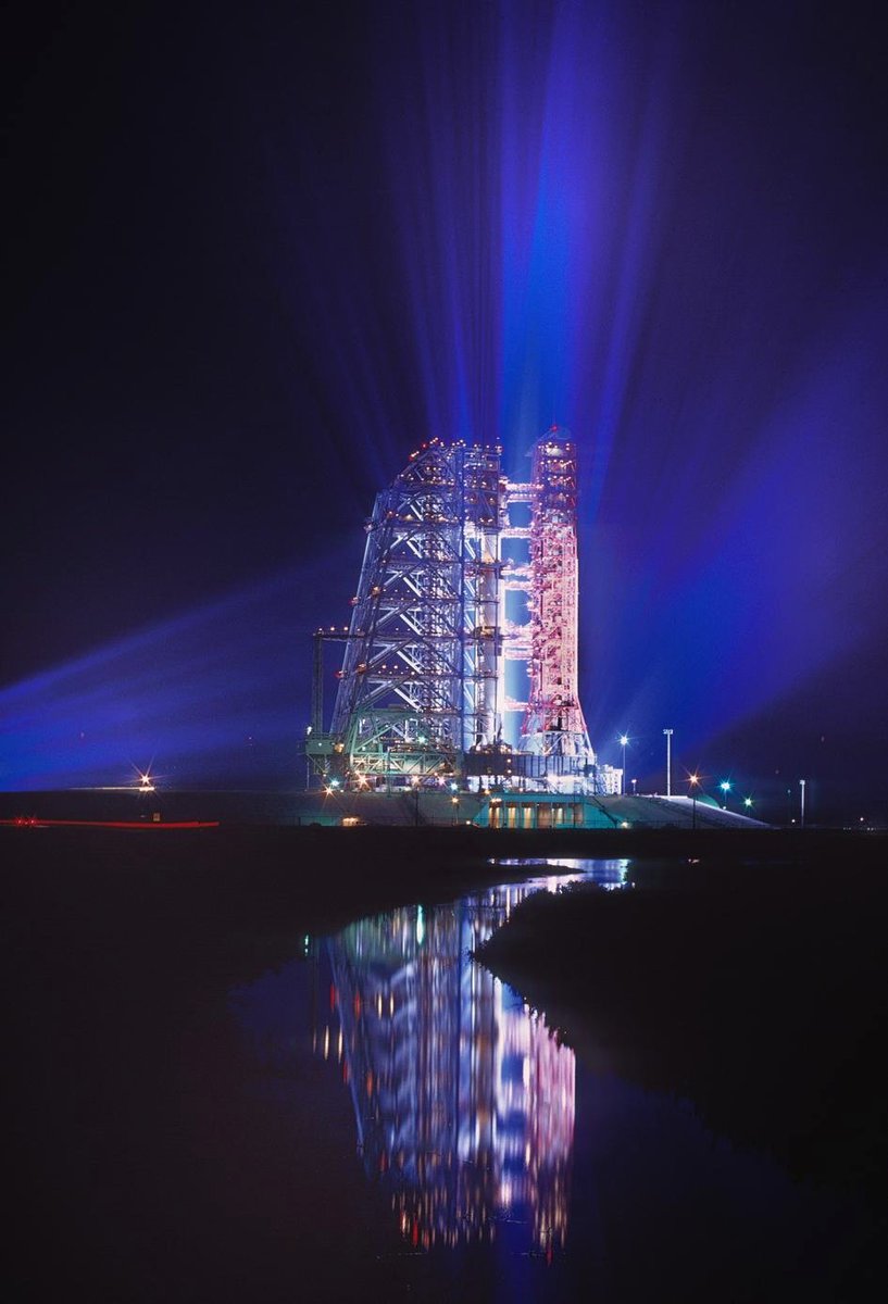 Searchlights focused on the #Apollo11 Saturn V rocket on the launchpad the night of July 14, 1969

contactlight.de
forallmankind.de