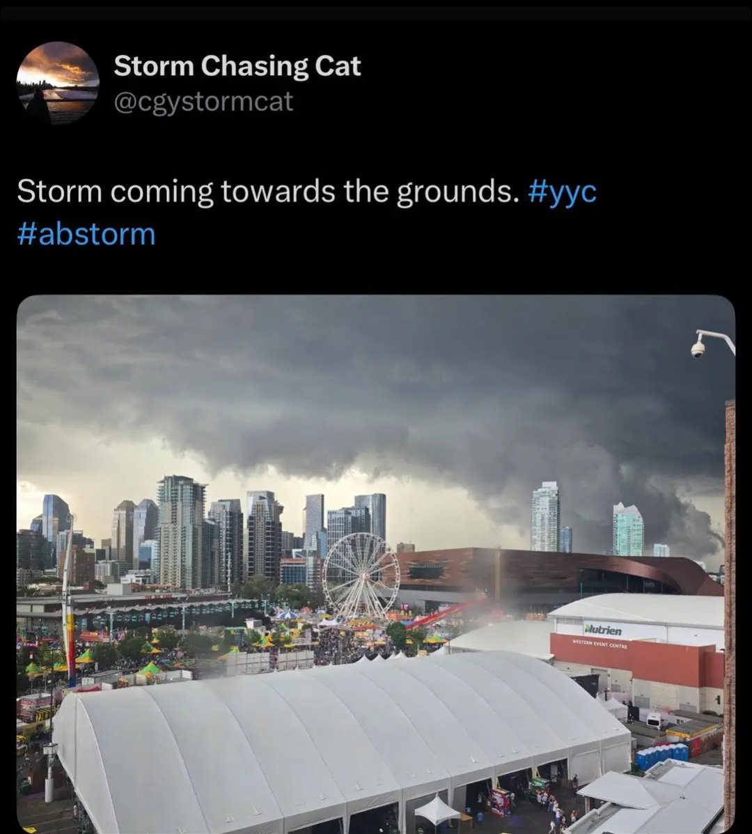 MurrayManera's tweet photo. Oh Boi
Tearing down in the rain is no fun
I've worked in the carnival industry.
Come midnight. Watch the synchronized teamwork
Most of what's on the midway will be in trucks by say 9 am
#Calgary #CalgaryStampede #calgarystorm https://t.co/ewXLbKWjLn