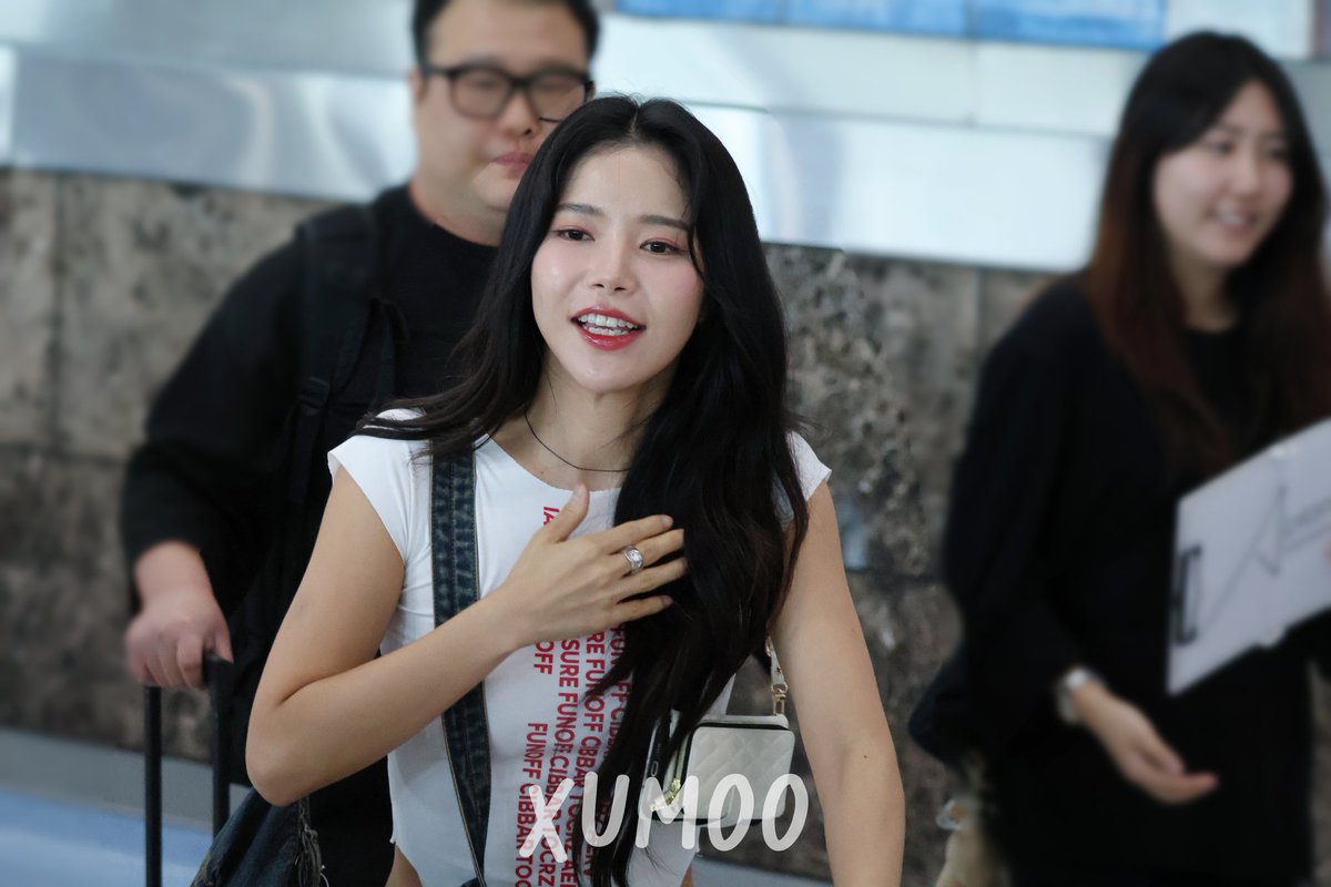 Xumoo0619's tweet photo. 250704
ICN➡️KHH
#마마무 #솔라 
#MAMAMOO #Solar https://t.co/ntlYE0zhap