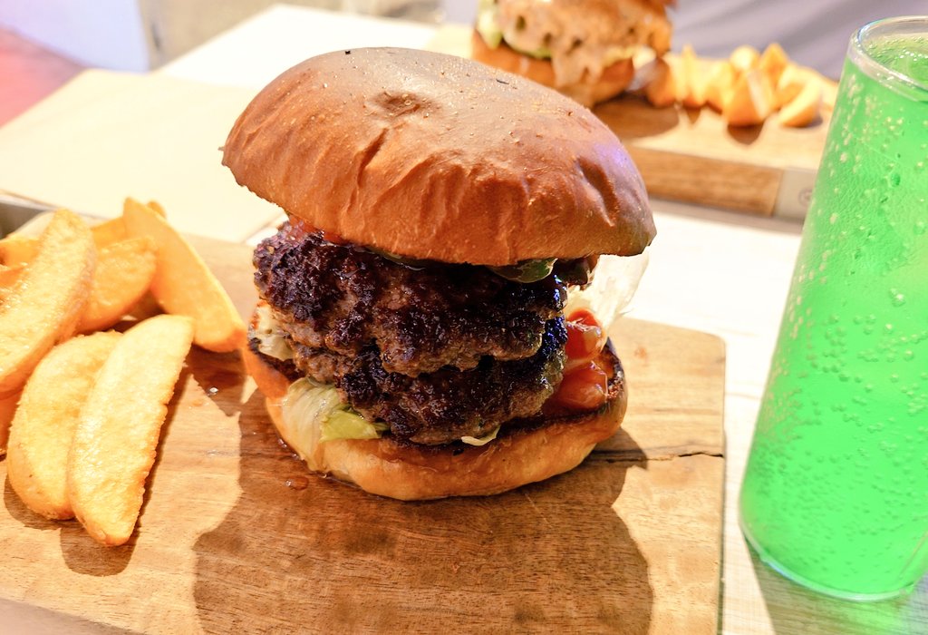 お昼飯！食べる！