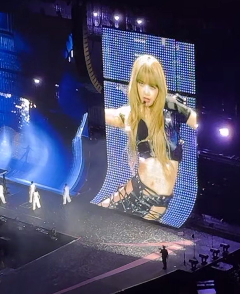 LISANATIONS_'s tweet photo. Day 2! 

LISA CHARMS SOFI STADIUM  #DEADLINEinLA_LISA #BLACKPINK_DEADLINE https://t.co/6TY2zd1srh