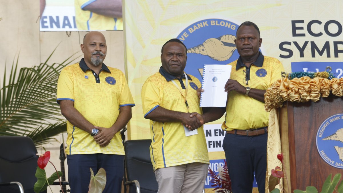 UNDP_Pacific's tweet image. 📱The Reserve Bank of #Vanuatu has launched the first #mobilemoney operating guidelines, paving the way for innovative, secure, and inclusive digital financial services and enhanced financial inclusion in the country.
The initiative is supported by @EUPasifika, @MFATNZ & @dfat
