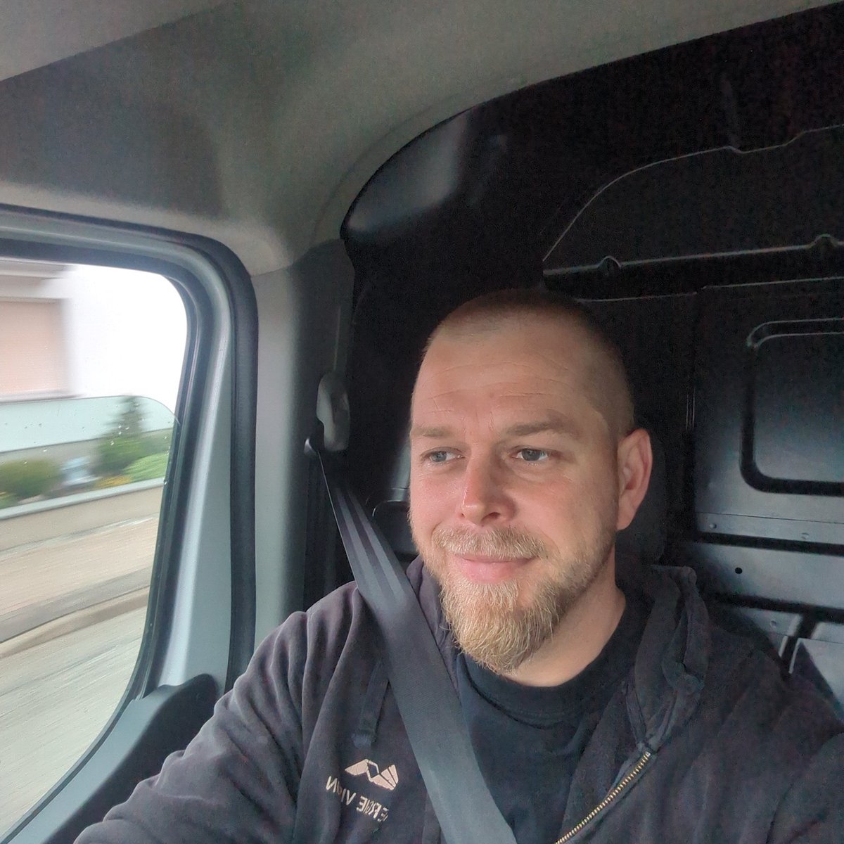 Guten Morgen ihr lieben ☕ 
Kommt gut in die neue Woche. 
Für mich die letzte vorm Urlaub 
#montagslächeln