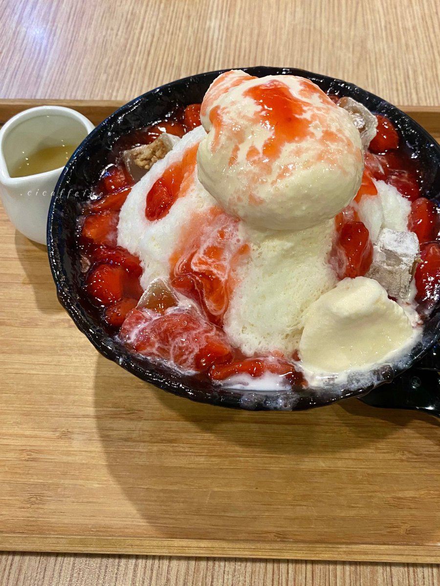 cicaffeine's tweet photo. Rekomendasi Semarang kuliner dari warlok  #yumyumbyarz ✨

—Lunpia Mbak Lien 
—Golden Geisha Ramen, Tentrem Mall
—Mie Kopyok Pak Dhuwur
—Strawberry Bingsoo, Kim’s K-Food https://t.co/hrpReONcQy