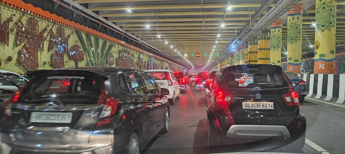 DEEPAK AHUJA (@deepakkahuja) on Twitter photo #Gurgaon
- द्वारका एक्सप्रेस वे पर दिल्ली में निर्मित टनल में लगने लगा ट्रैफिक जाम।
- मोबाइल सिग्नल नहीं, वाहनों के धुएं से घुटन।
- 3 किमी लंबी टनल को पार करने में 15 मिनट का समय लग रहा।
#Dwarka_Express_Way #Tunnel <a href="/NHAI_Official/">NHAI</a> <a href="/nitin_gadkari/">Nitin Gadkari</a> <a href="/OfficeOfNG/">Office Of Nitin Gadkari</a> #Gurgaon
- द्वारका एक्सप्रेस वे पर दिल्ली में निर्मित टनल में लगने लगा ट्रैफिक जाम।
- मोबाइल सिग्नल नहीं, वाहनों के धुएं से घुटन।
- 3 किमी लंबी टनल को पार करने में 15 मिनट का समय लग रहा।
#Dwarka_Express_Way #Tunnel <a href="/NHAI_Official/">NHAI</a> <a href="/nitin_gadkari/">Nitin Gadkari</a> <a href="/OfficeOfNG/">Office Of Nitin Gadkari</a>