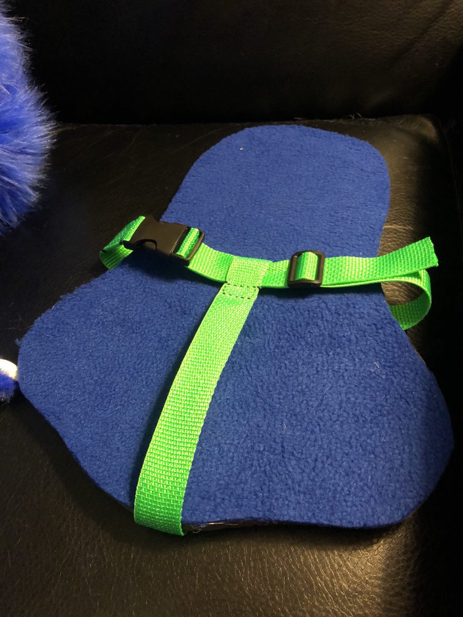 WTRsausage's tweet image. This was one of the more detailed suits I've done. So many small fur pieces to hand sew. Got my big cuddle paws. Suit from 2018 and still holding up.