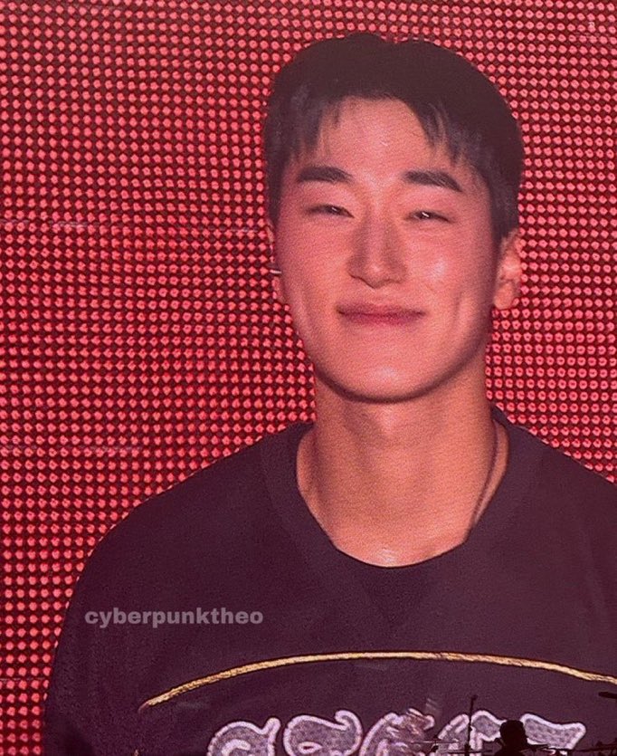 PR0DBYCHOI's tweet photo. wdym this person is also this person?! https://t.co/tg0G1c6GtI