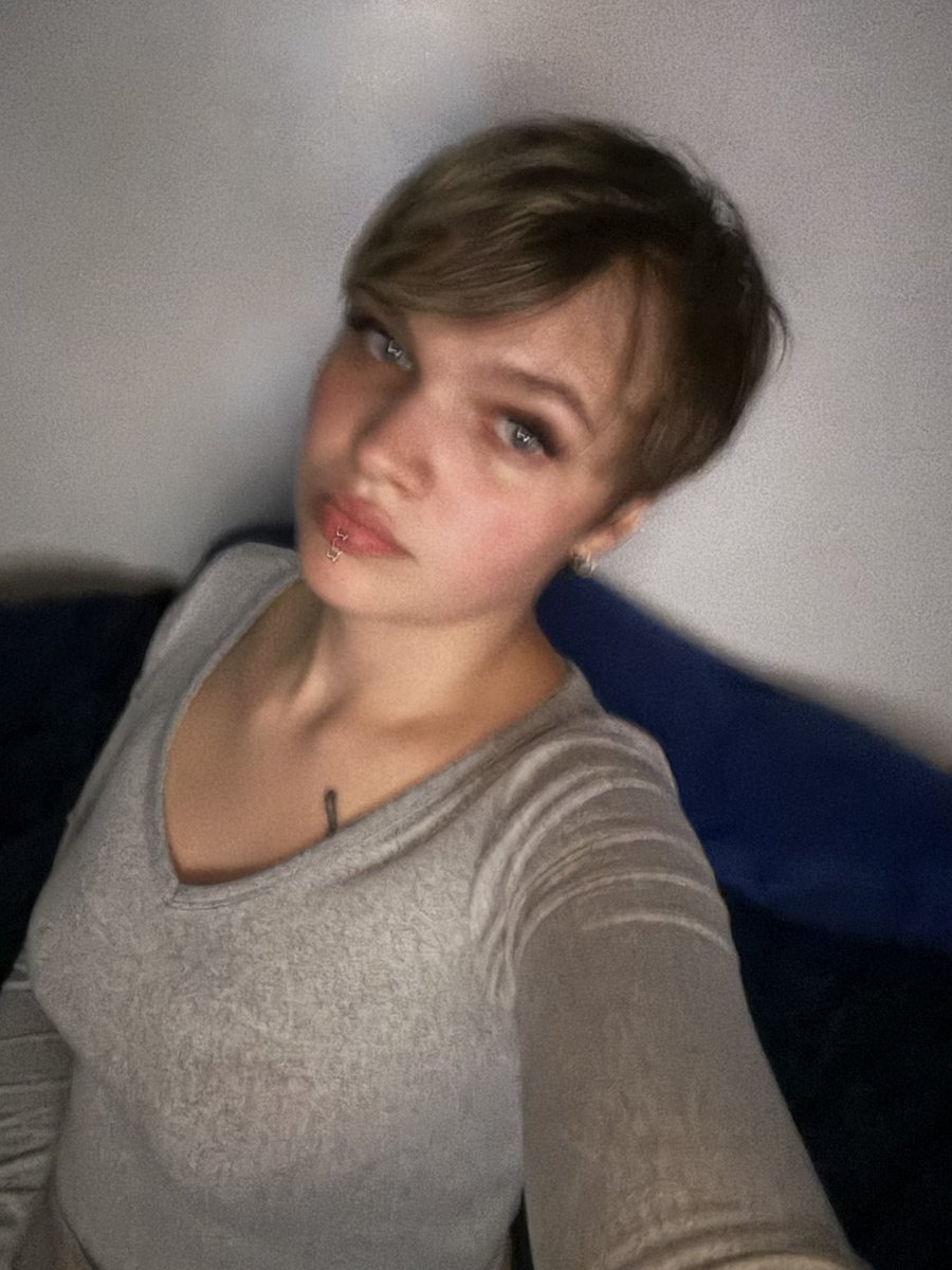 Misssyy01's tweet image. blurry but you get the picture 🤍 #Blur #pixiecut #วอลเลย์บอลหญิง #blondie