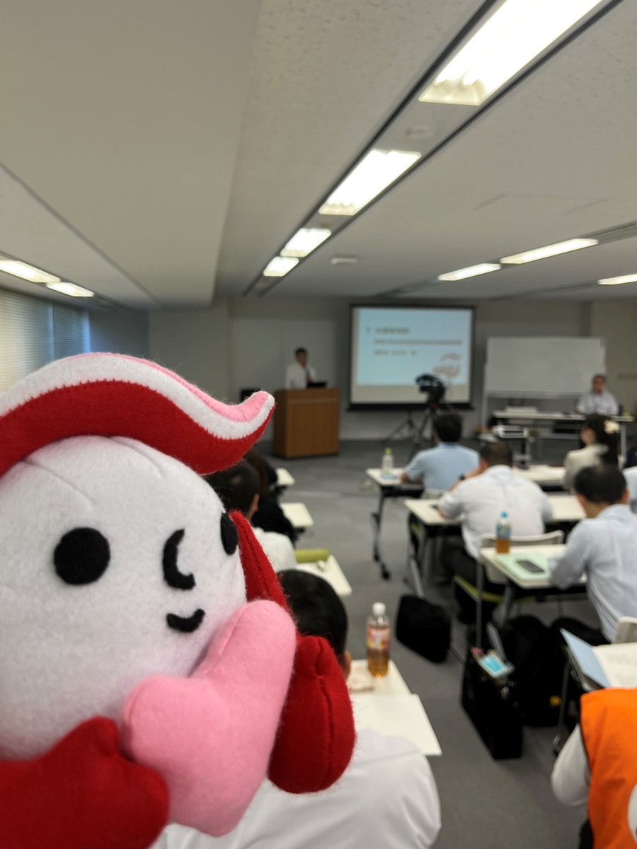 ７月10日、全国犯罪被害者等支援実務者会議（東京）が開催されたよ！
自治体の職員の皆さんをはじめ、たくさんの方々が参加してくれたんだ！
福岡、大阪でも会議があるので、よろしくね！

ギュっとちゃんより

#警察庁　#被害者支援　#ギュっとちゃん　#会議