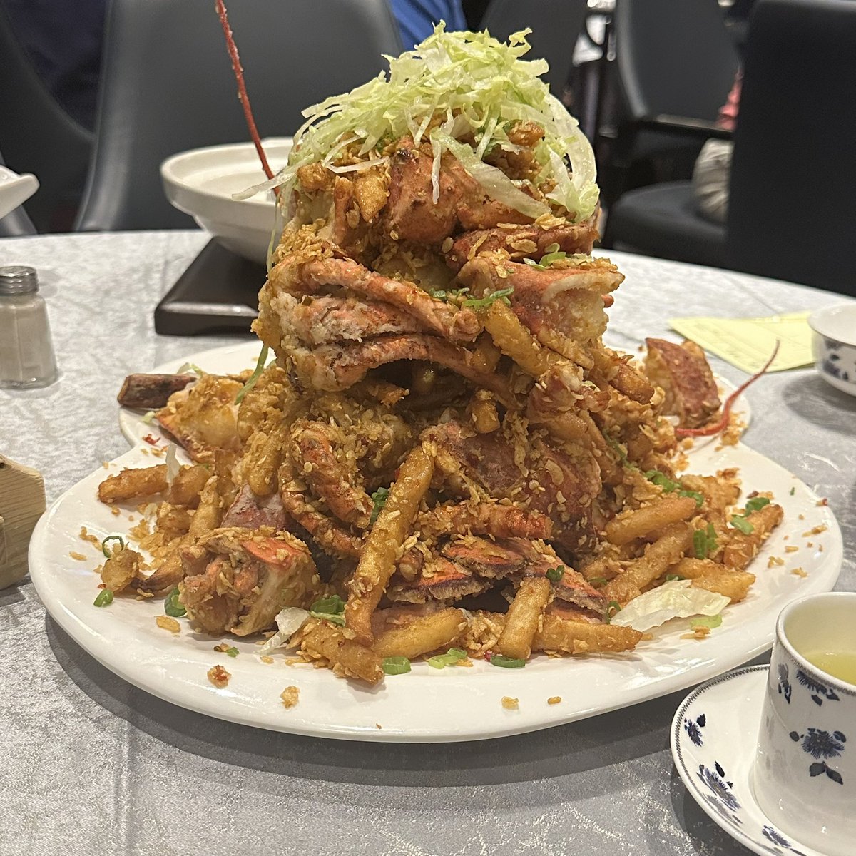 昨天吃上了老公求我三周才吃上的大龙虾
我最喜欢的是大龙虾的瑶柱白粥……